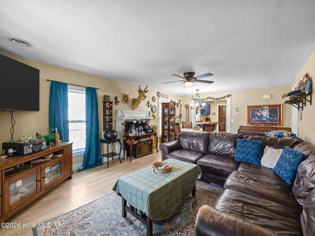 410 N Timberly Lane, Burgaw, NC 28425