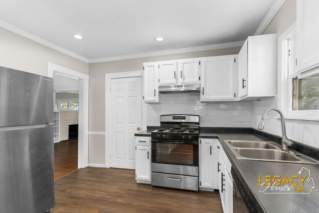 1034 Cooper Avenue SE, Grand Rapids, MI 49507