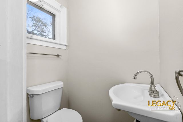 1034 Cooper Avenue SE, Grand Rapids, MI 49507