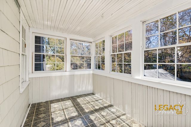 1034 Cooper Avenue SE, Grand Rapids, MI 49507