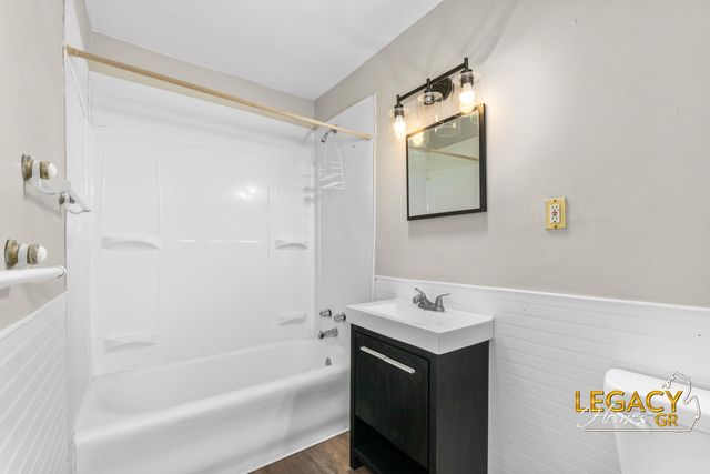 1034 Cooper Avenue SE, Grand Rapids, MI 49507