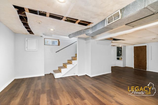 1034 Cooper Avenue SE, Grand Rapids, MI 49507