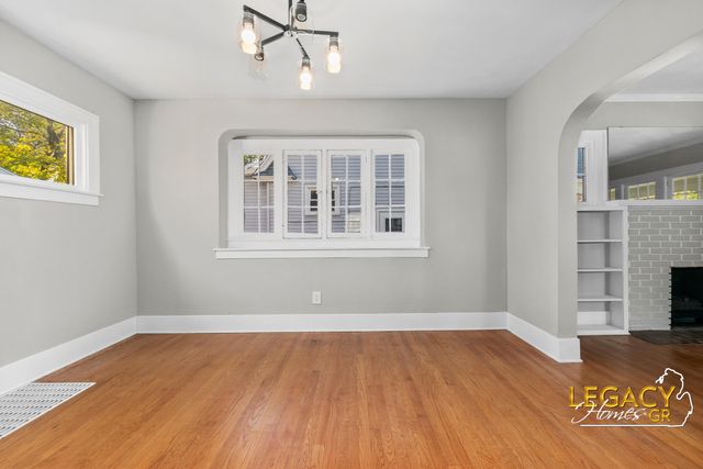 1034 Cooper Avenue SE, Grand Rapids, MI 49507