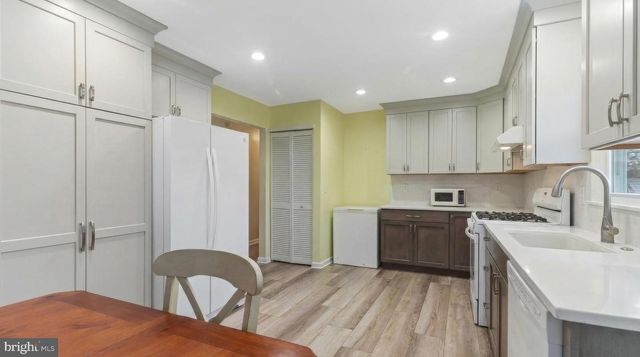 321 THOMPSON AVE, Chesilhurst, NJ 08089