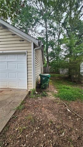 854 Greenhedge Drive, Stone Mountain, GA 30088