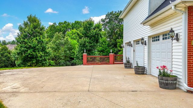 2404 RAINIER CT, Columbia, MO 65203