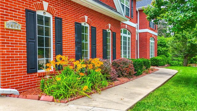 2404 RAINIER CT, Columbia, MO 65203