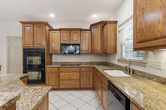 2404 RAINIER CT, Columbia, MO 65203