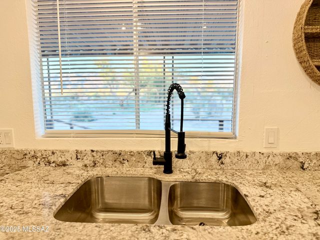 13625 E Crazy Horse Trail, Vail, AZ 85641