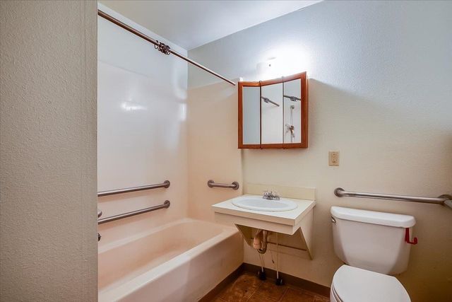 828 N Poplar, Wichita, KS 67214