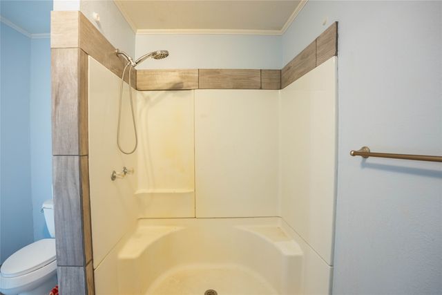 909 Fox Lane, Azle, TX 76020