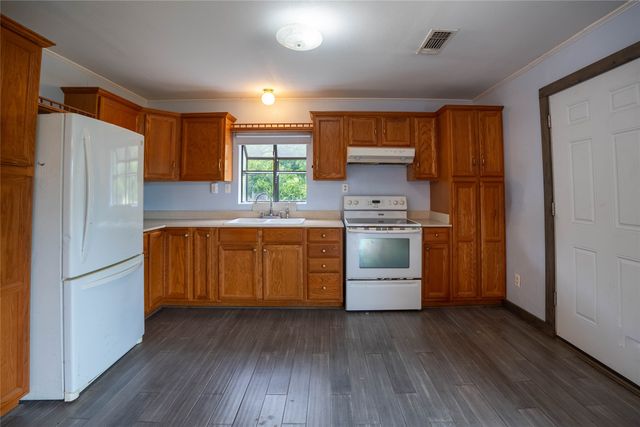 909 Fox Lane, Azle, TX 76020