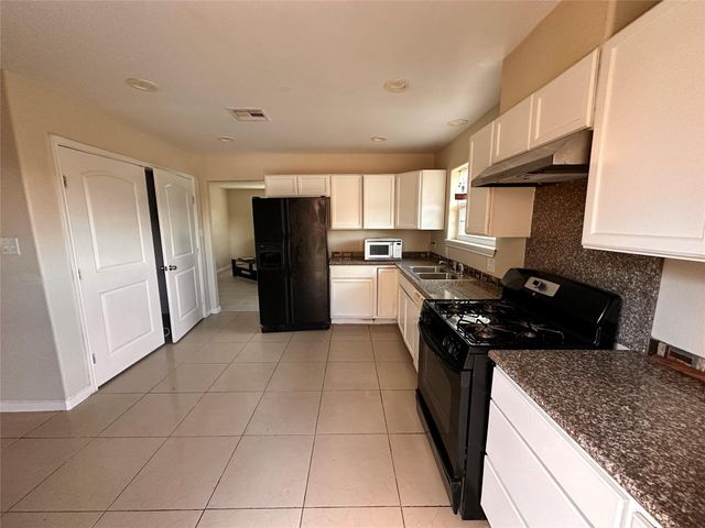 2618 Hill Avenue, Dickinson, TX 77539