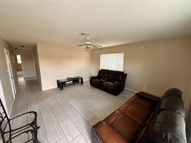 2618 Hill Avenue, Dickinson, TX 77539