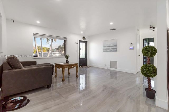 2502 NW 48th St, Tamarac, FL 33309