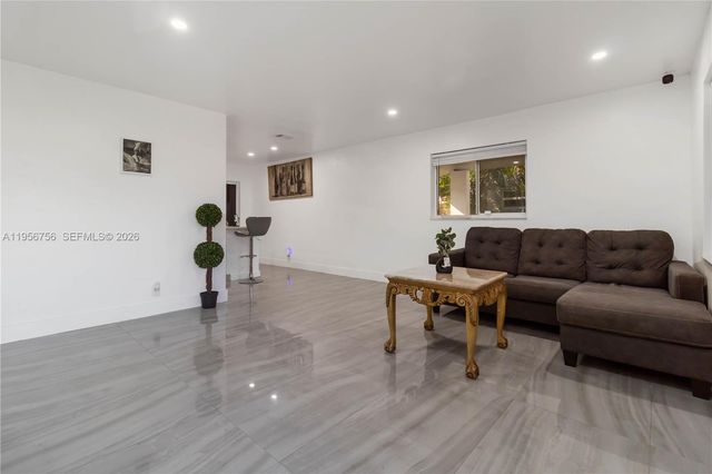 2502 NW 48th St, Tamarac, FL 33309