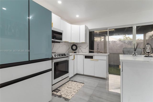 2502 NW 48th St, Tamarac, FL 33309