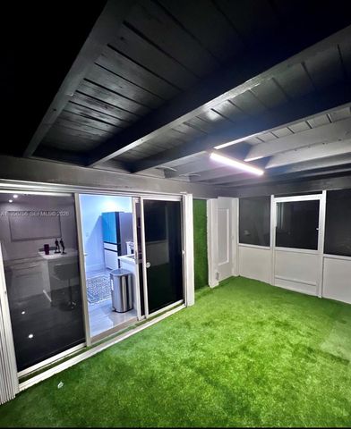 2502 NW 48th St, Tamarac, FL 33309