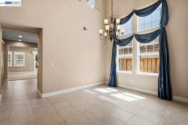 2560 Calabria Ct, Dublin, CA 94568