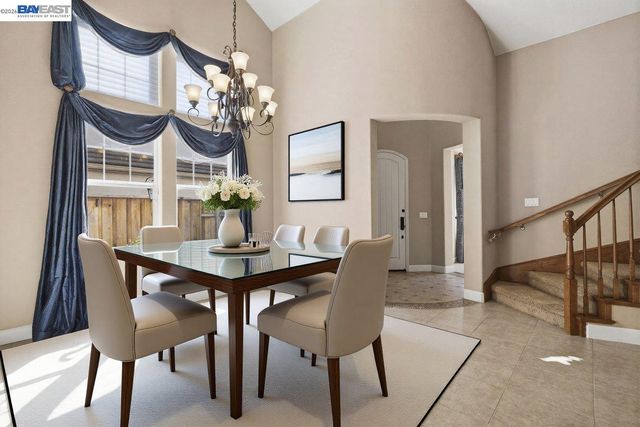 2560 Calabria Ct, Dublin, CA 94568
