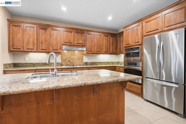 2560 Calabria Ct, Dublin, CA 94568