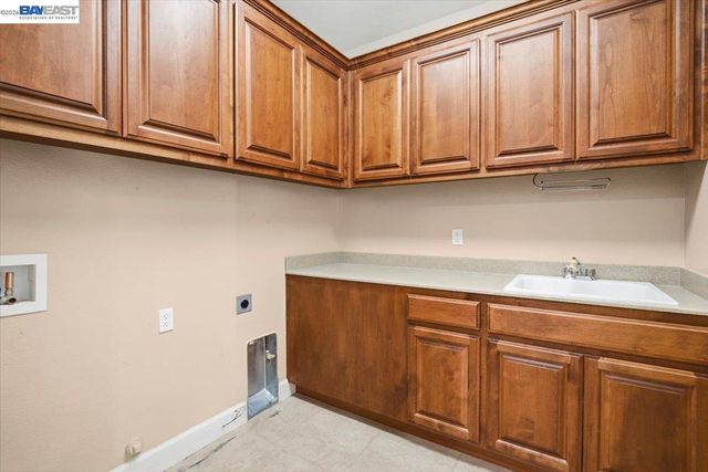 2560 Calabria Ct, Dublin, CA 94568
