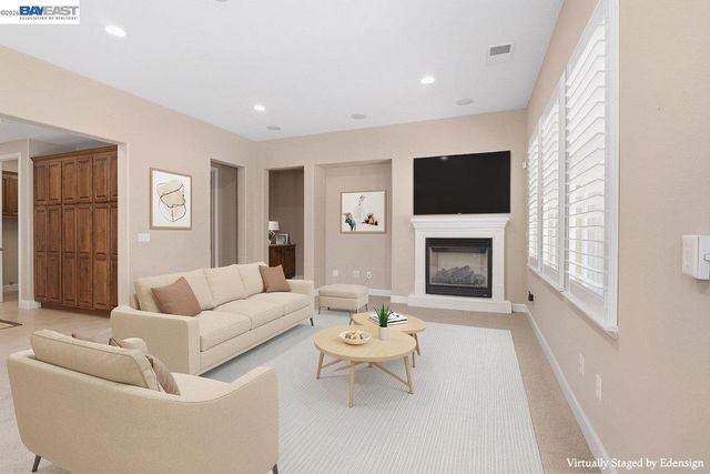 2560 Calabria Ct, Dublin, CA 94568