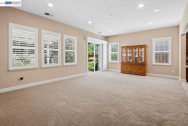 2560 Calabria Ct, Dublin, CA 94568