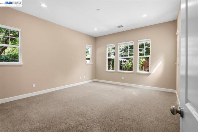 2560 Calabria Ct, Dublin, CA 94568