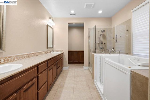 2560 Calabria Ct, Dublin, CA 94568