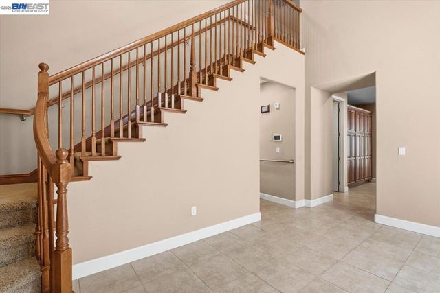 2560 Calabria Ct, Dublin, CA 94568