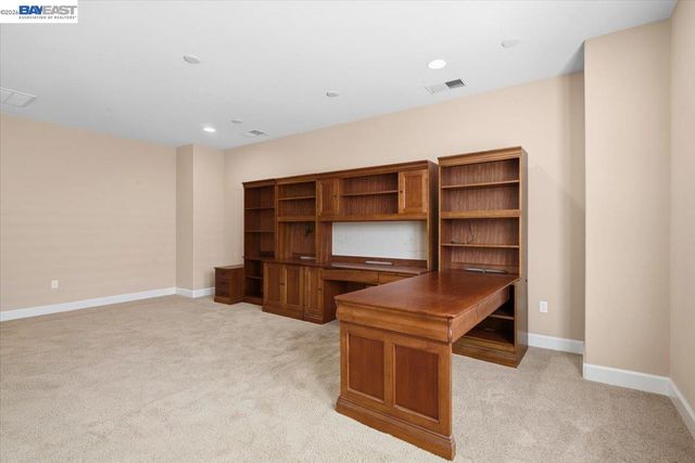 2560 Calabria Ct, Dublin, CA 94568