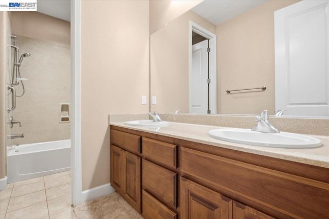 2560 Calabria Ct, Dublin, CA 94568