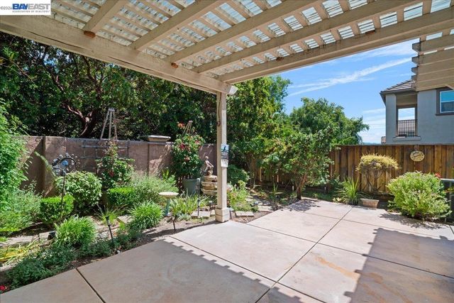 2560 Calabria Ct, Dublin, CA 94568