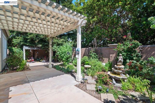 2560 Calabria Ct, Dublin, CA 94568