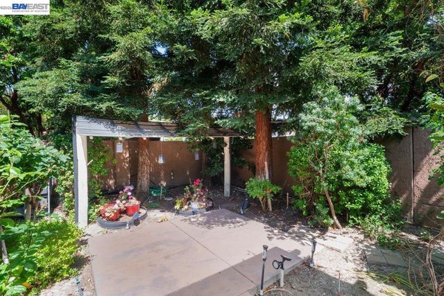 2560 Calabria Ct, Dublin, CA 94568