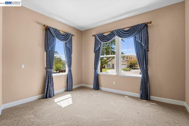 2560 Calabria Ct, Dublin, CA 94568