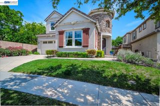 2560 Calabria Ct, Dublin, CA 94568