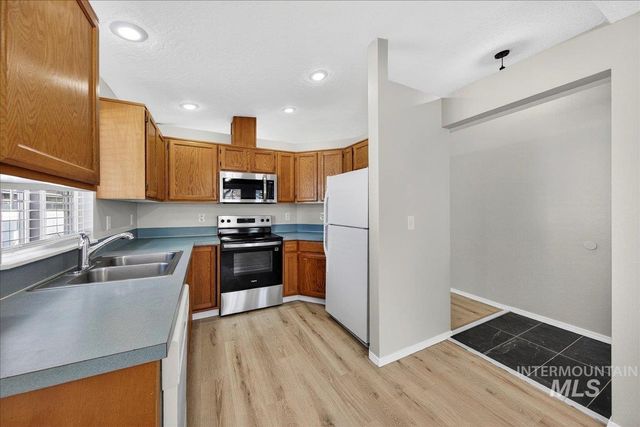 94 S Beechwood Drive, Nampa, ID 83651