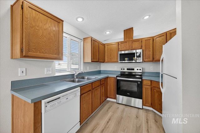 94 S Beechwood Drive, Nampa, ID 83651