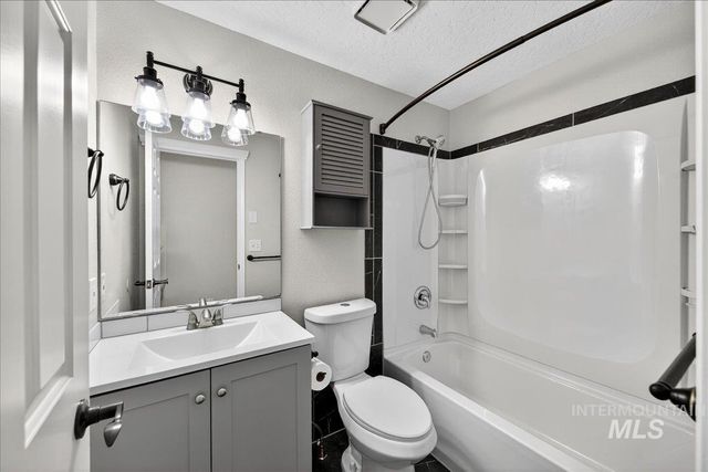 94 S Beechwood Drive, Nampa, ID 83651