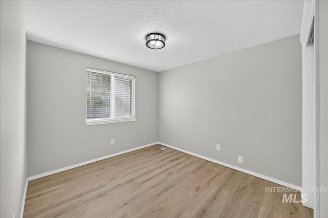 94 S Beechwood Drive, Nampa, ID 83651