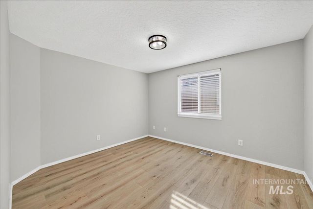 94 S Beechwood Drive, Nampa, ID 83651