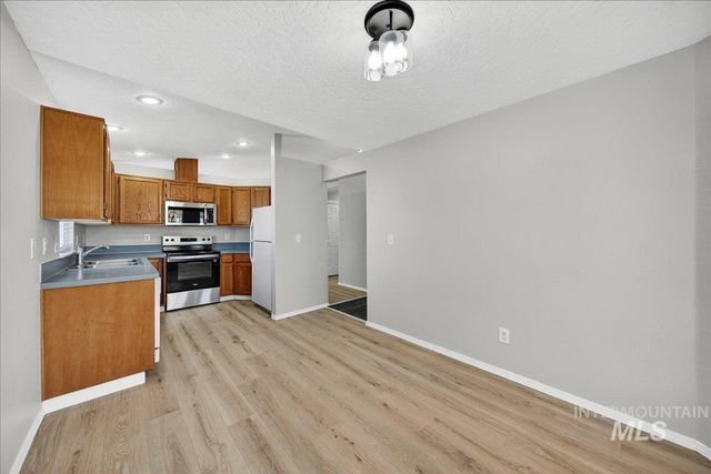 94 S Beechwood Drive, Nampa, ID 83651