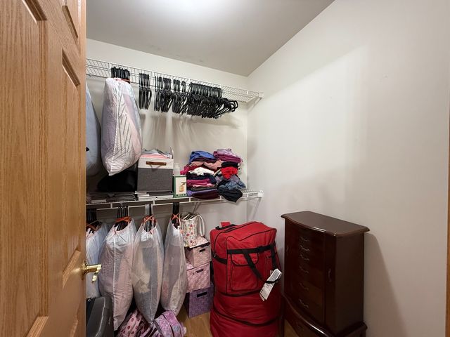 6706 Pondview Drive, Tinley Park, IL 60477