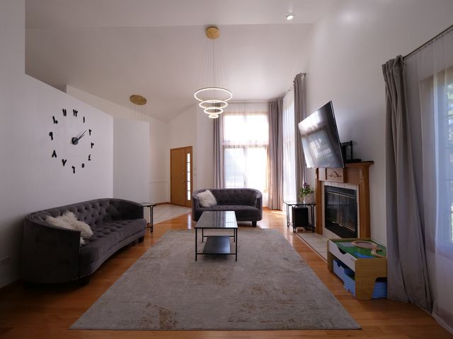 6706 Pondview Drive, Tinley Park, IL 60477