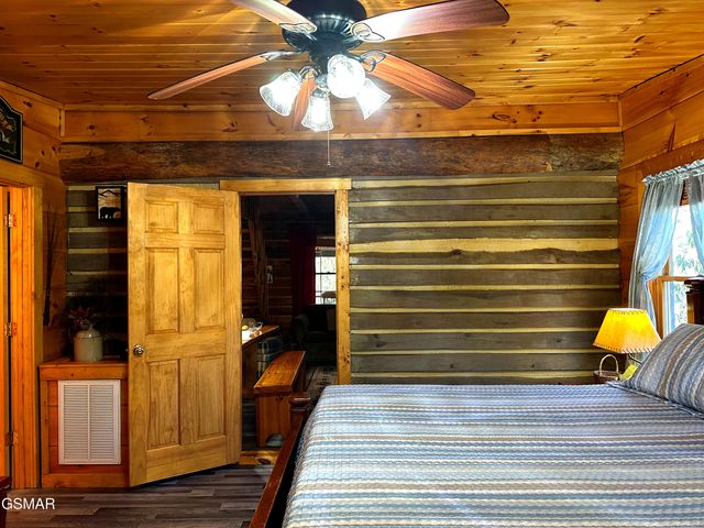 150 Cricket Hollow Way, Cosby, TN 37722