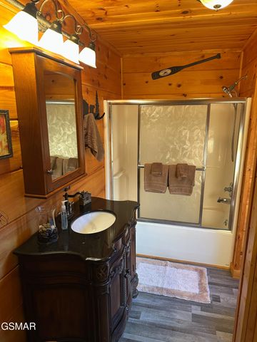 150 Cricket Hollow Way, Cosby, TN 37722