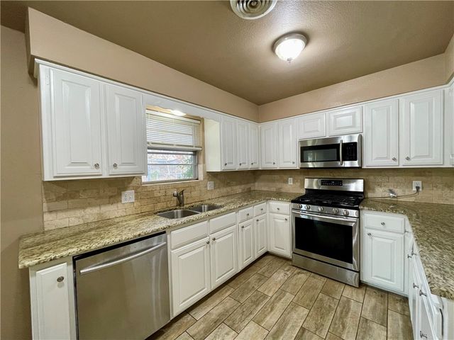 104 Annie Laurie Avenue, Springdale, AR 72764