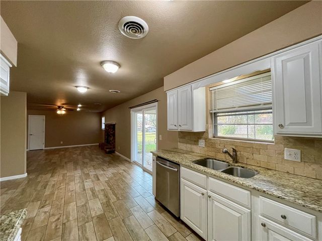 104 Annie Laurie Avenue, Springdale, AR 72764